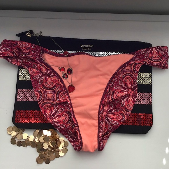 Altar’d State Red Paisley Ruched Bikini Bottom Size Large - Picture 5 of 7